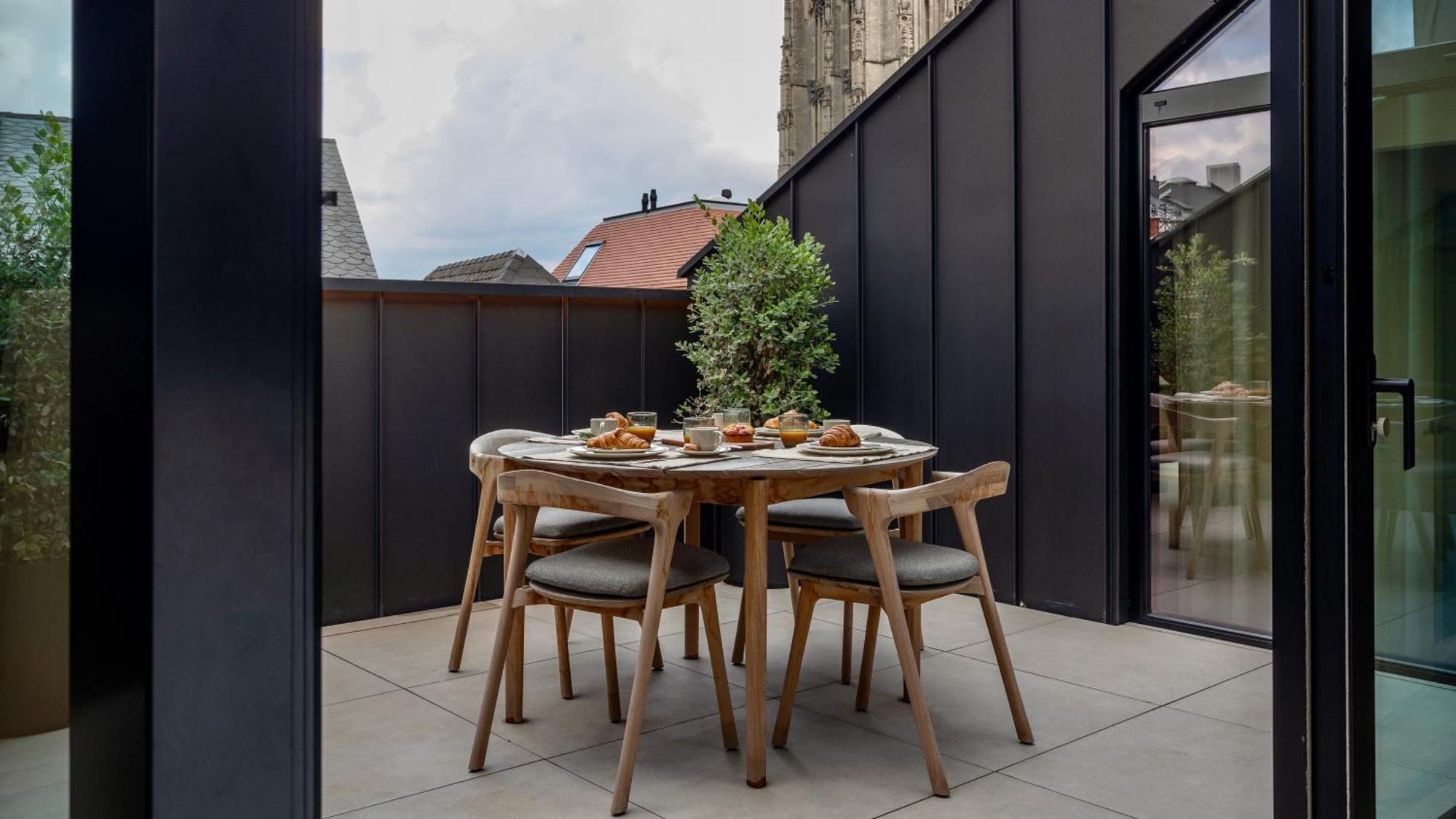 De Gulden Poorte, A Lxryhome Collection *